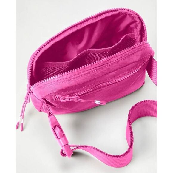 The Belt Bag Classic Berry Blast Pink Crossbody Sling Hip Pack Fanny Pack NWT - Picture 4 of 11